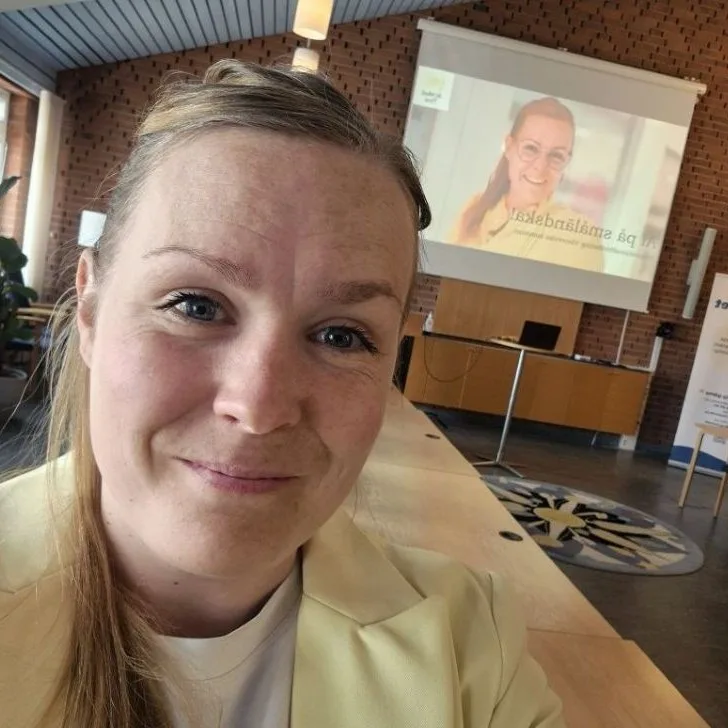 En vardagsbild med Tina i samband med en workshop